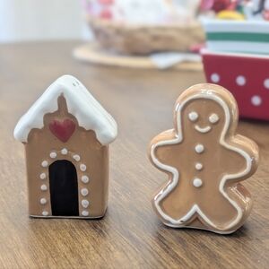 Gingerbread House & Gingerbread Man Salt Pepper Shakers 3” Tall Holiday Decor